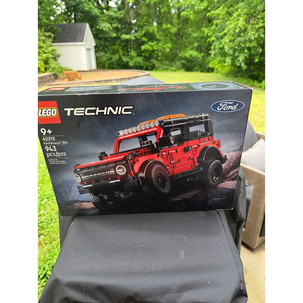 LEGO Technic Ford Bronco SUV 42213 Building Set 943 Pcs New Factory Sealed‎